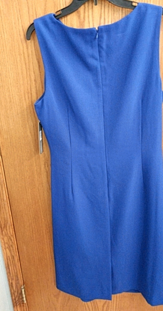 Dress - Picture 3 of 4